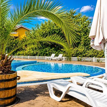 Sozopoly With Pool And Fitness شقة